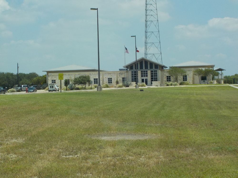 994 E Hidalgo Ave, Raymondville, TX 78580